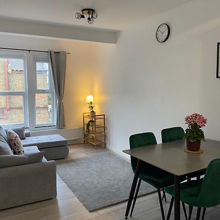 Appartamento Seven Sisters Hideaway Londra Esterno foto